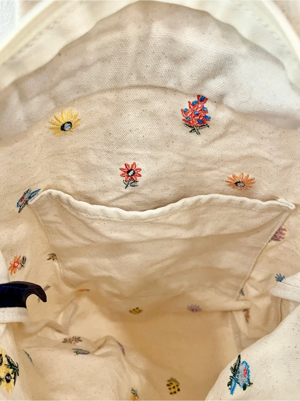 Baggu Vertical Zip Duck Bag in Embroidered Ditsy Floral *discontinued*